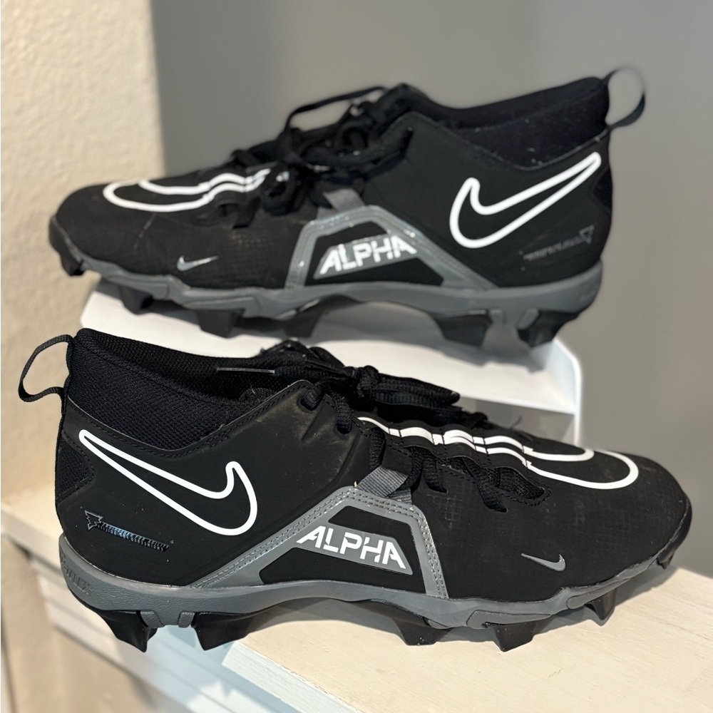Nike Alpha Menace 3 Shark CV0582-010 Men's 9.5 Black Lace-Up Football Cleats